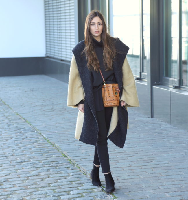schwarzer look mit beigem mantel