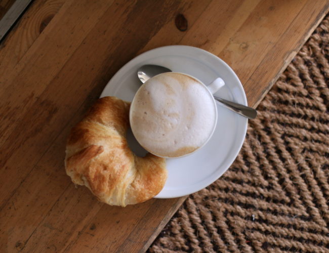 kaffee und croissant
