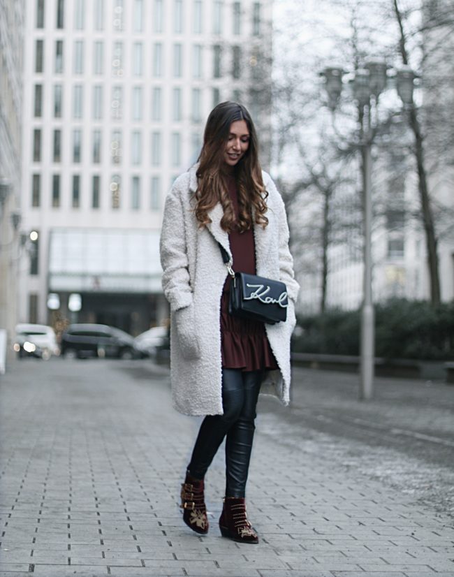 Warmer Mantel von Lala Berlin, Karl-Crossbody Bag, Berlin Fashionweek Streetstyle