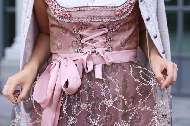 Dirndl Spitze