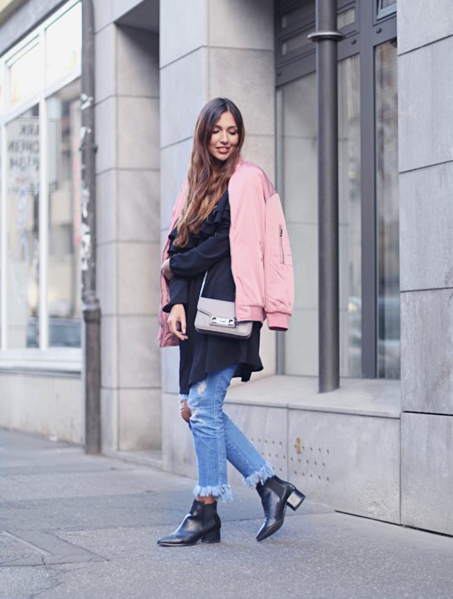 Bomberjacke in Pink, bestickte Longbluse