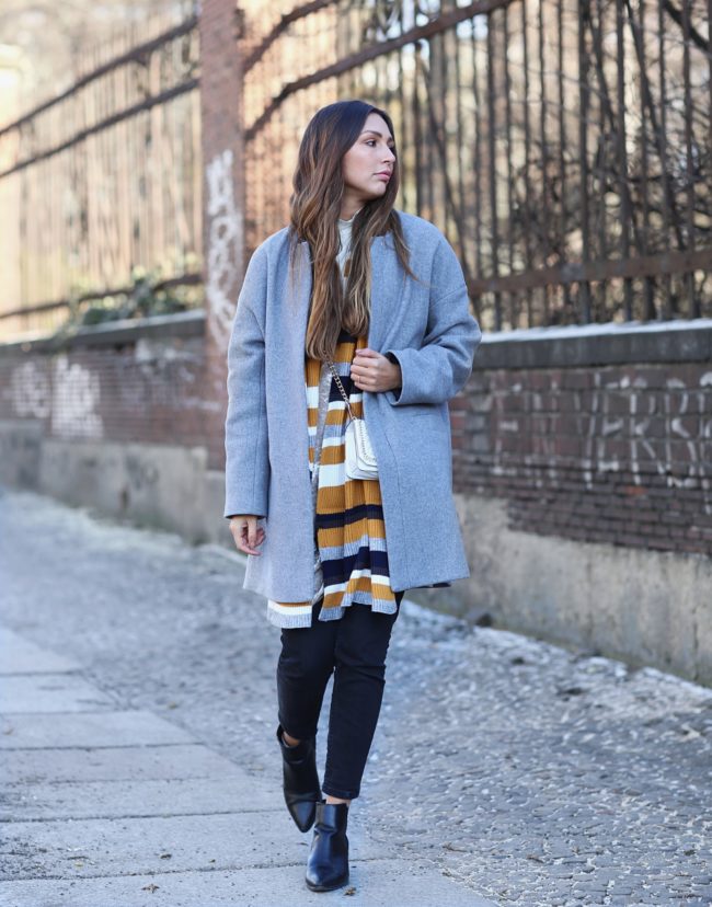  Statement Schal, Girlfriend Jeans, Chelsea Boots, Mantel von Set