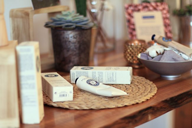 L'Occitane Karité intensiv pflegender Handbalsam, 25% Bio Karitébutter