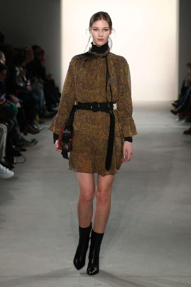 Gepunktetes Kleid, schwarze Stiefel, Dorothee Schumacher, Fashion Week,